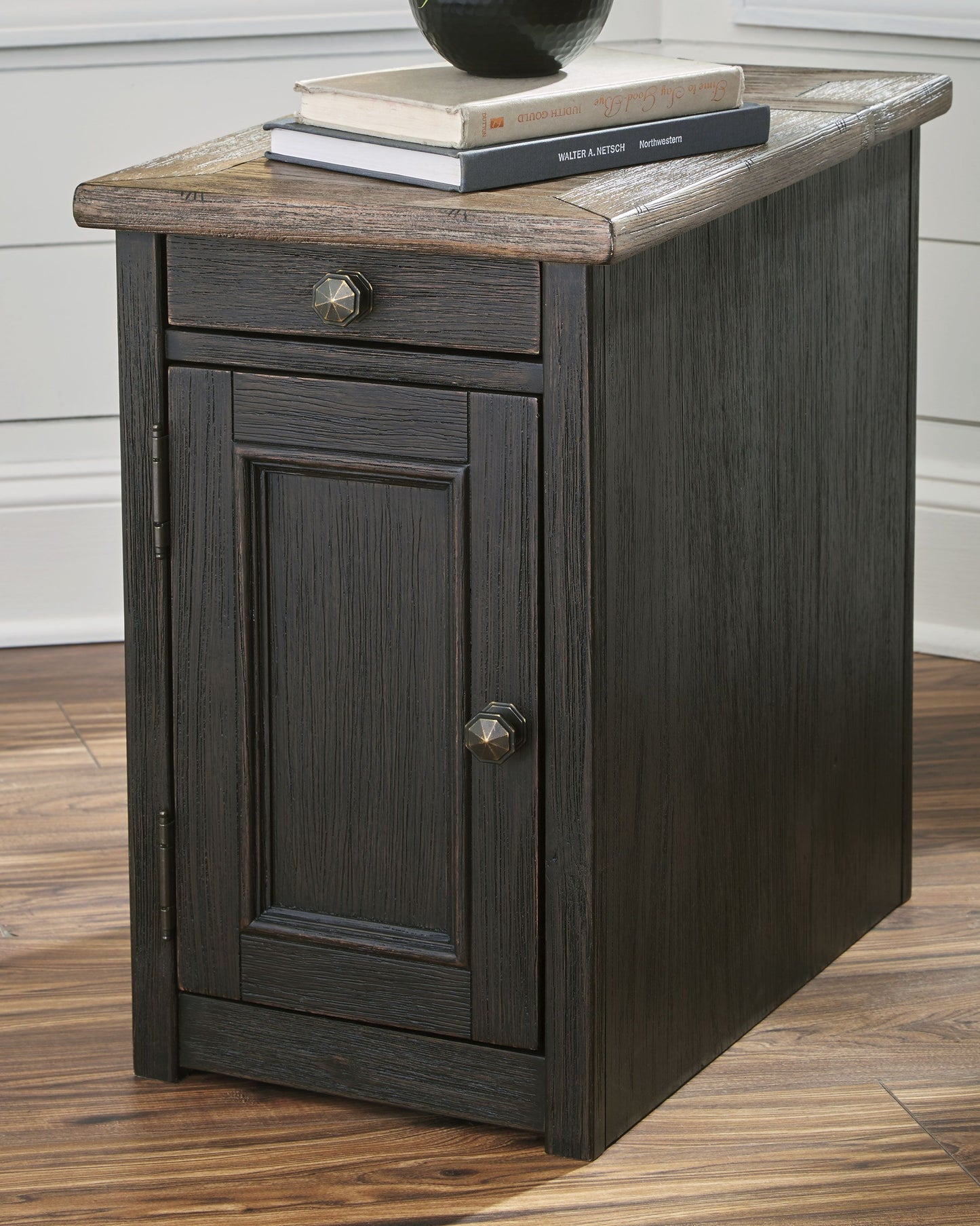 Tyler Creek - Grayish Brown / Black - Chair Side End Table