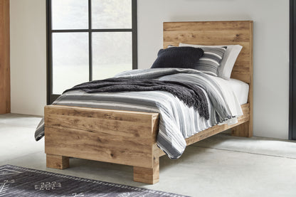 Hyanna - Panel Bed